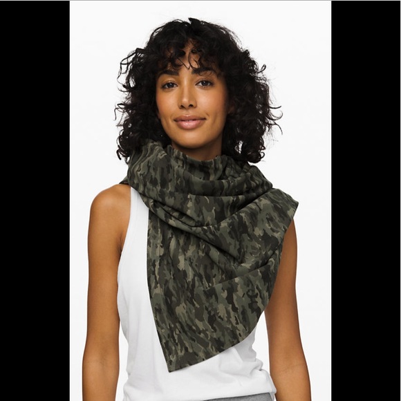 🎁Lululemon Vinyassa Scarf-Evergreen Camo/Green🎁 - Picture 2 of 13